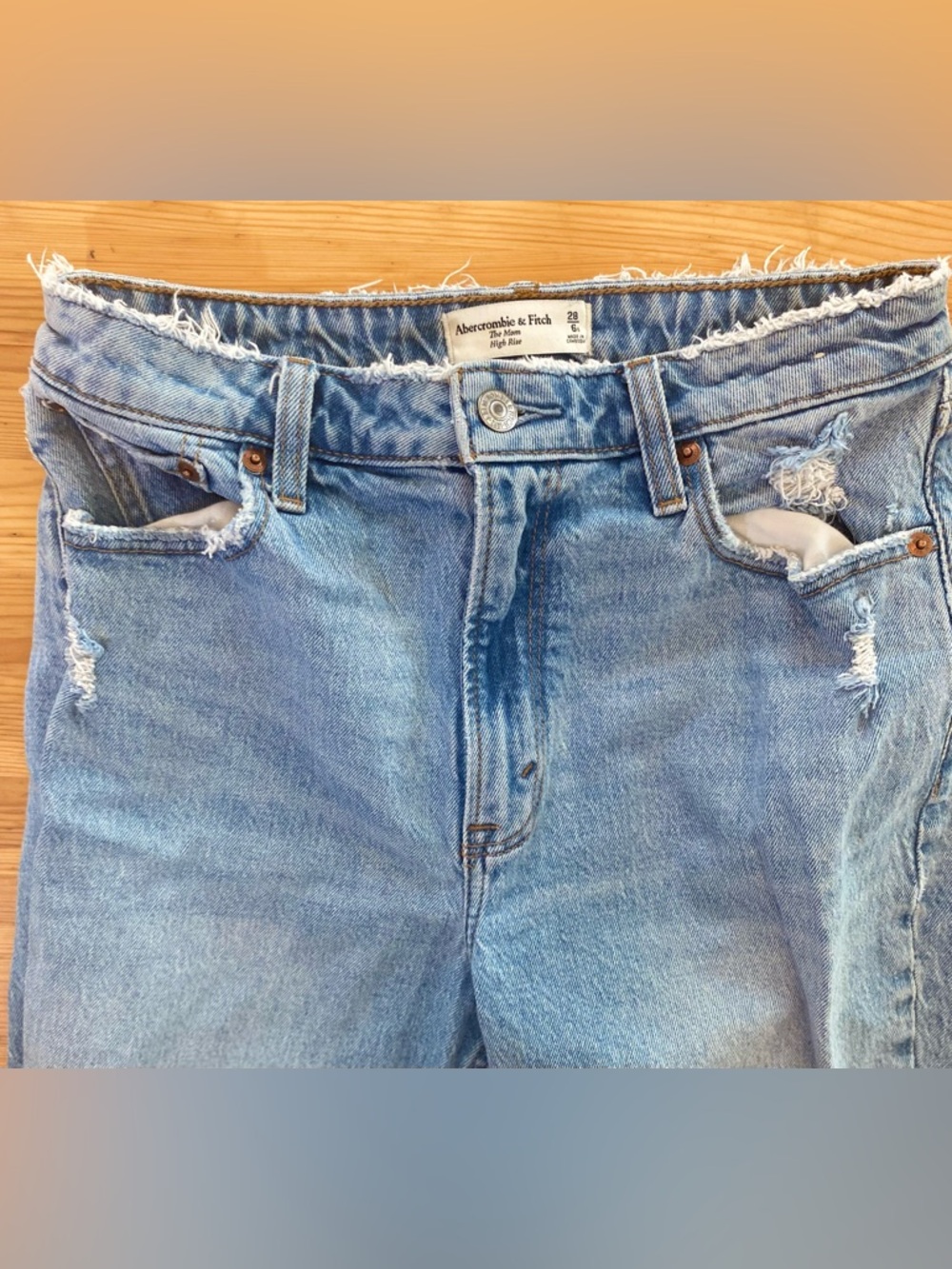 Abercrombie & Fitch The Mom High Rise Distressed Curve Love Size 28 Short - Picture 6 of 10